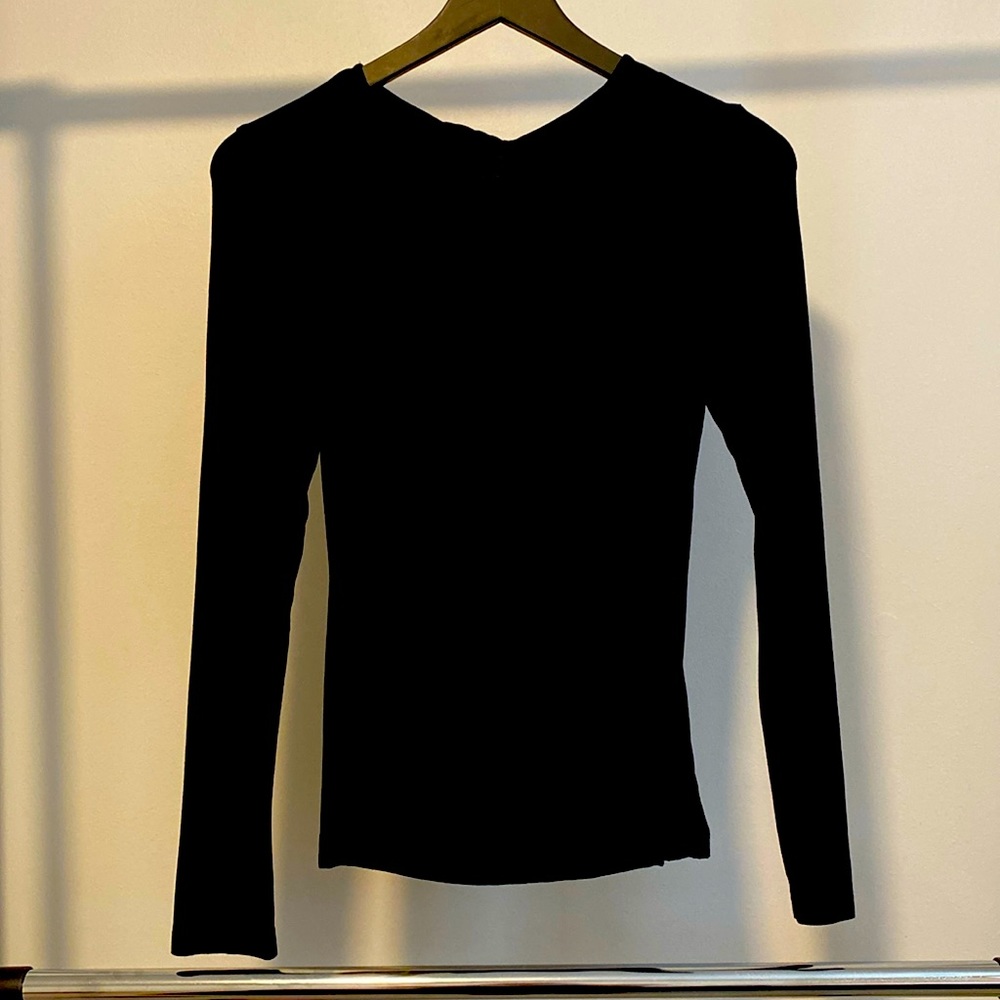 Banana Republic XS black long sleeve shirt with twist open back.